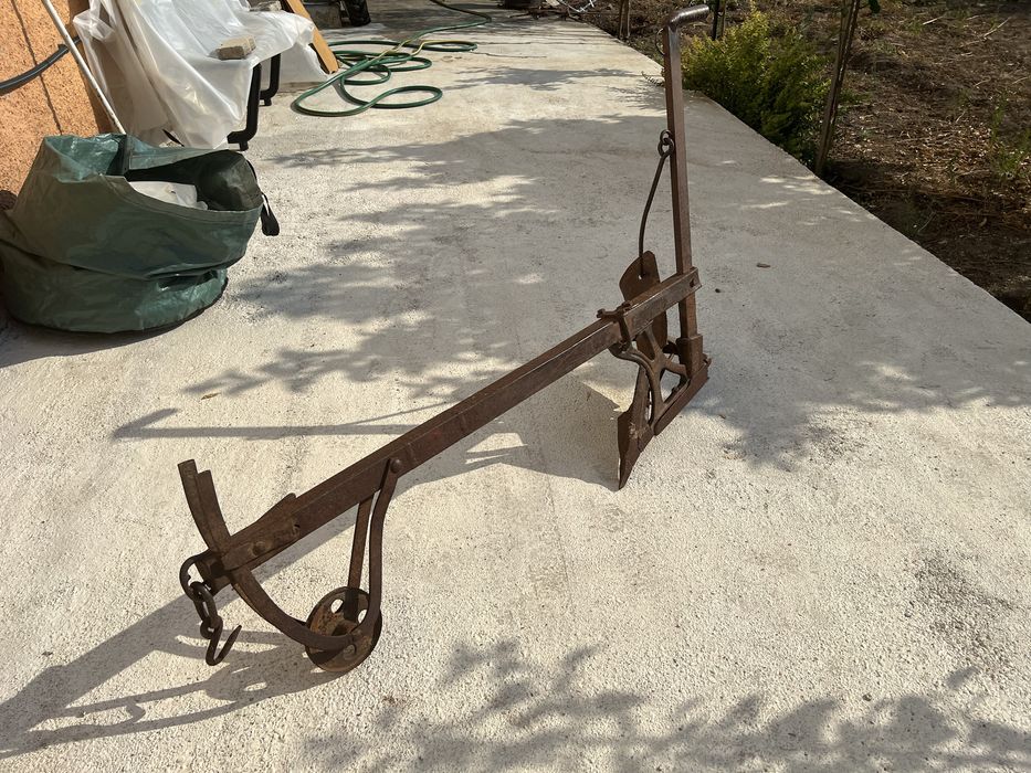 Charrua em ferro muito antiga