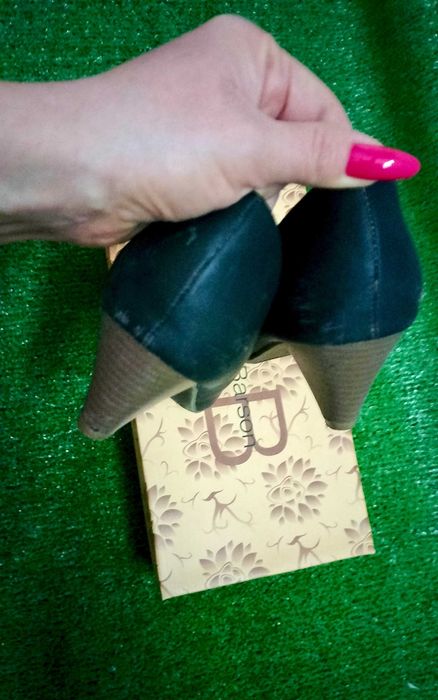 Czarne buty na obcasie r.37