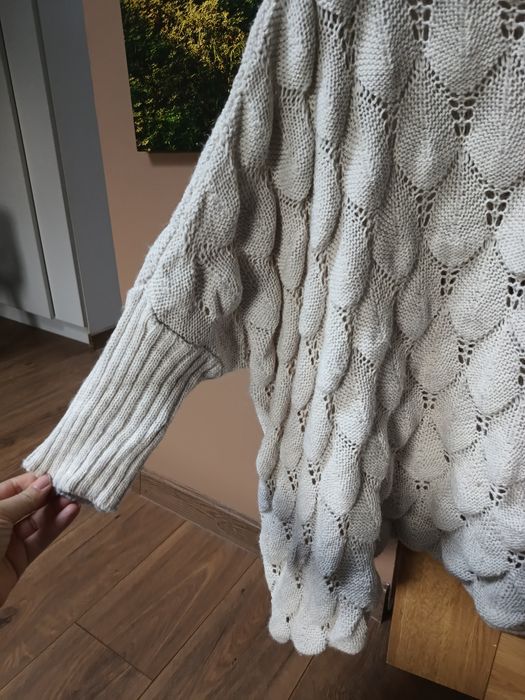 Sweter szydełkowy ażurowy