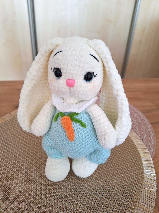 Królik, maskotka, handmade na szydełku.