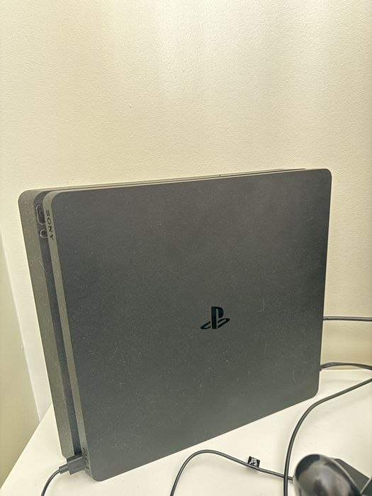 Playstation 4 com 408 GB, comando e carregador
