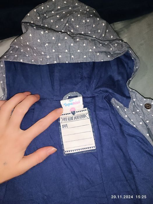 Легка курточка на дівчинку, в хорошому стані, р80.