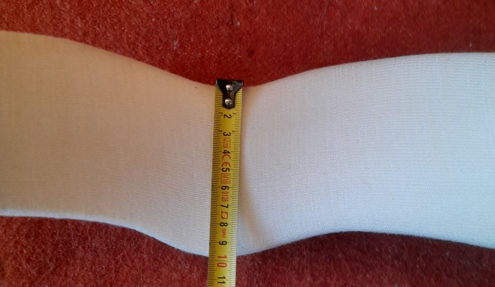 Kołnierz ortopedyczny miękki biały typu Schantza wysokość 10 cm.