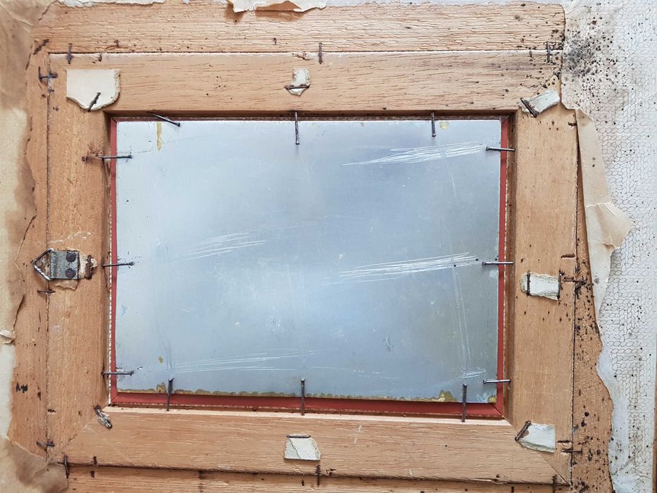 Quadro antigo com gravura em esmalte