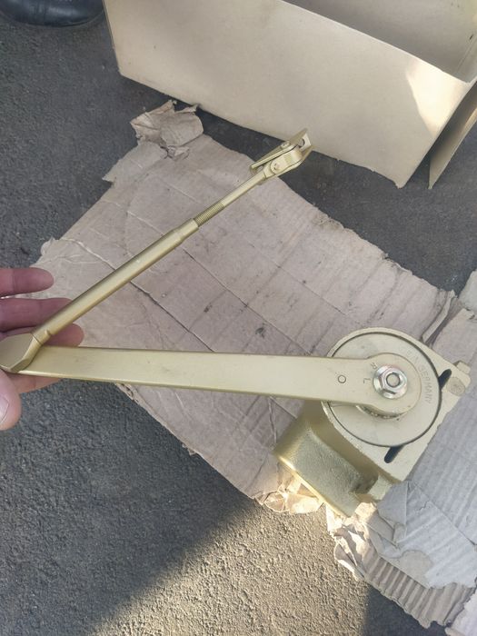 Доводчик для дверей