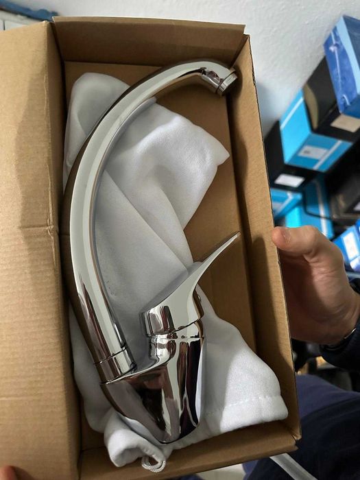 Lote Material Obra e Acabamentos: Torneiras, Sanitários e Equipamentos