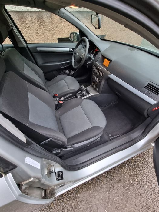 Opel Astra 1.6 Benzyna, Klimatyzacja, Niski Przebieg