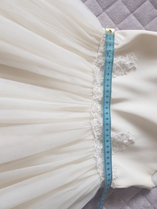 Elegancka dziewczęca sukieneczka księżniczki