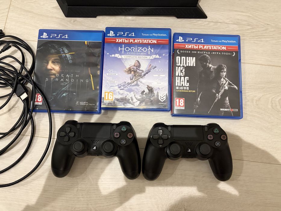 Sony playstation 4 slim 1tb 2 джойстики + 3 гри