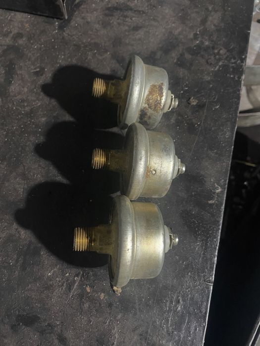 Датчик тиску оливи на стрілку ваз 2101-2107