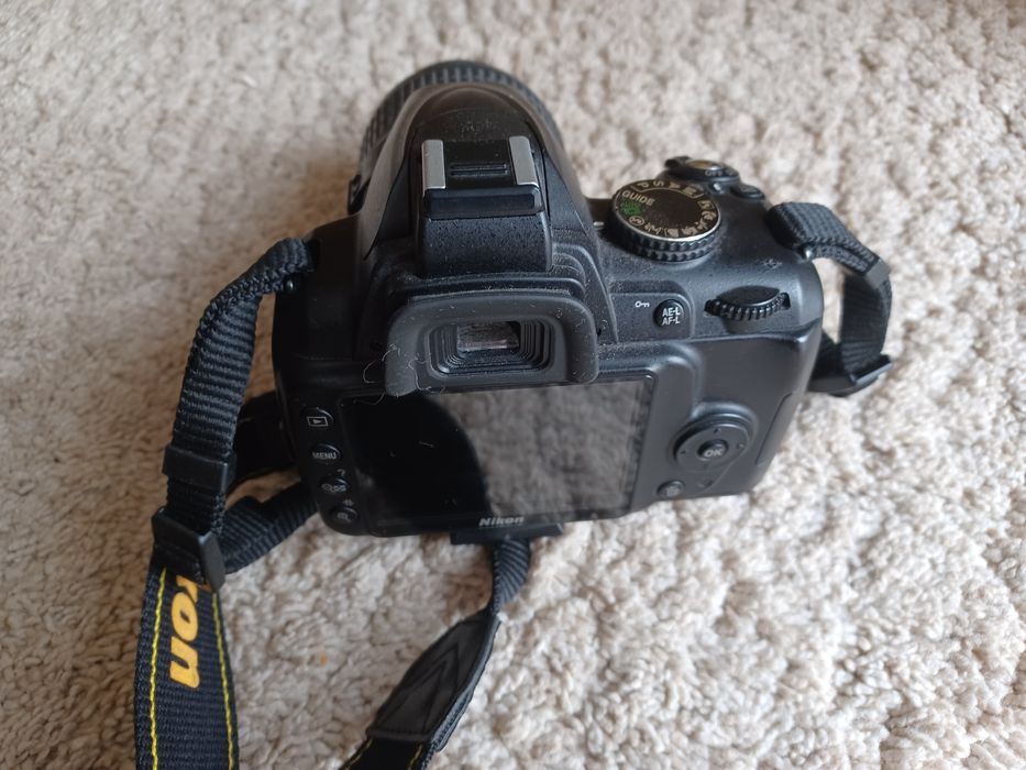 Nikon d3000 ładowarka i baterie.