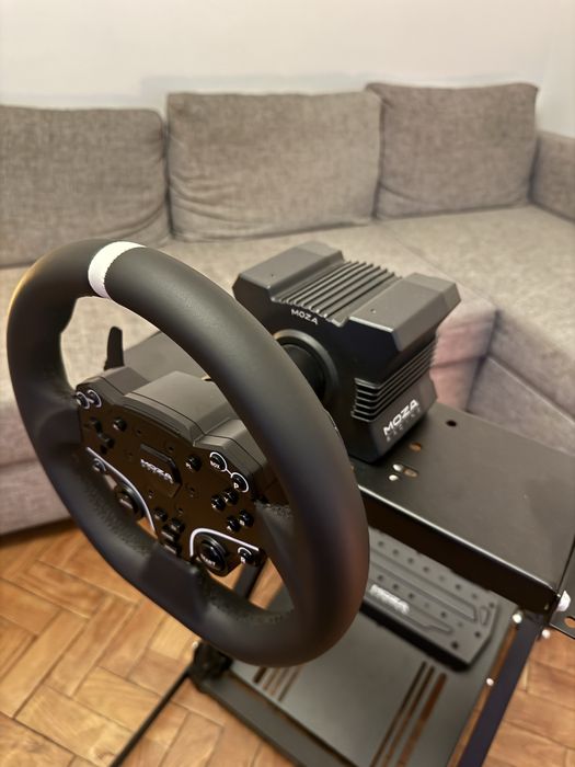 Moza R5 + Pro Gt omega wheelstand