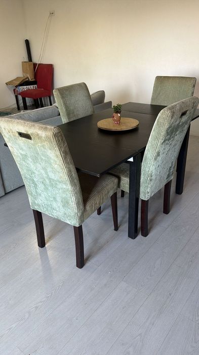 Mesa  de jantar com cadeiras