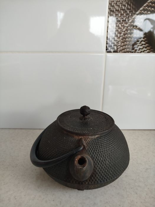 Чавунний чайник.