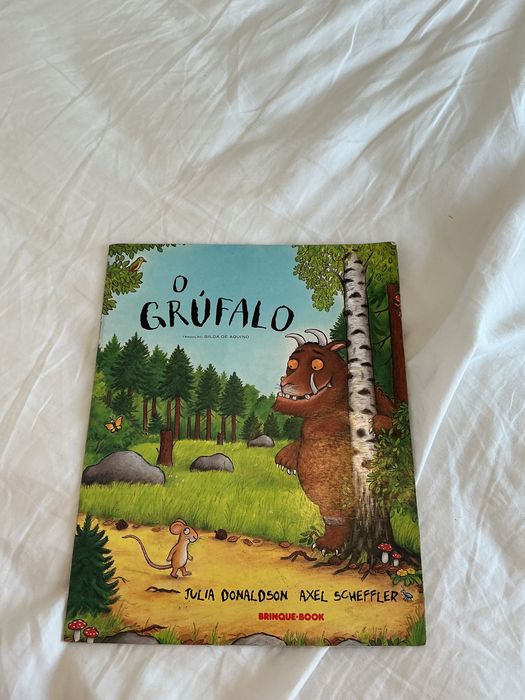 Livro “o grufalo”- de Júlia Donaldson e axel scheffler- em português brasileiro