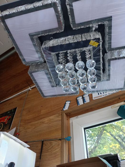 Lampa LED z pilotem