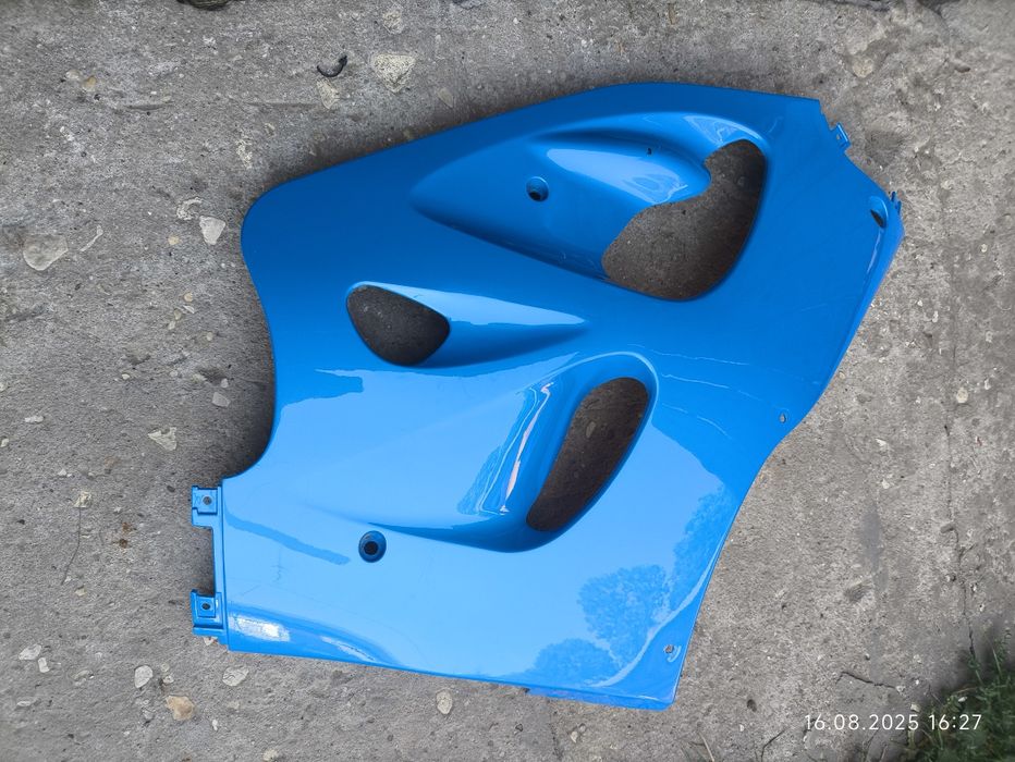 Suzuki GSX-R srad owiewka prawa