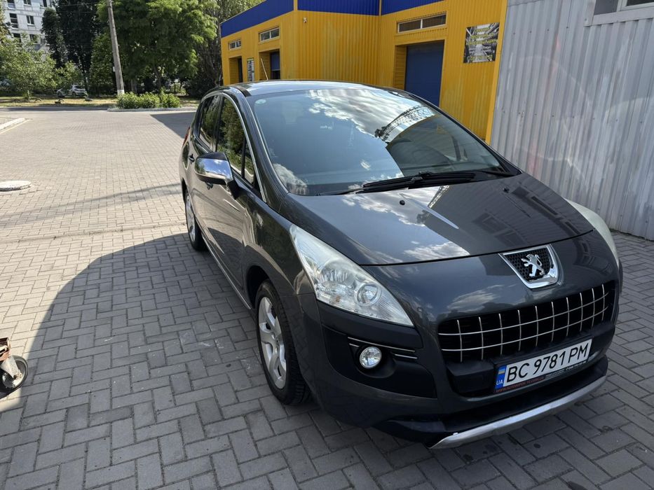 Peugeot 3008. 2012 рік