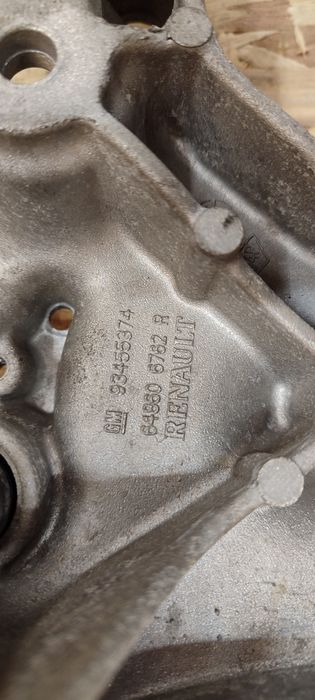 Renault Trafic 3 1.6 dci mocowanie łapy silnika skrzyn L/Pi