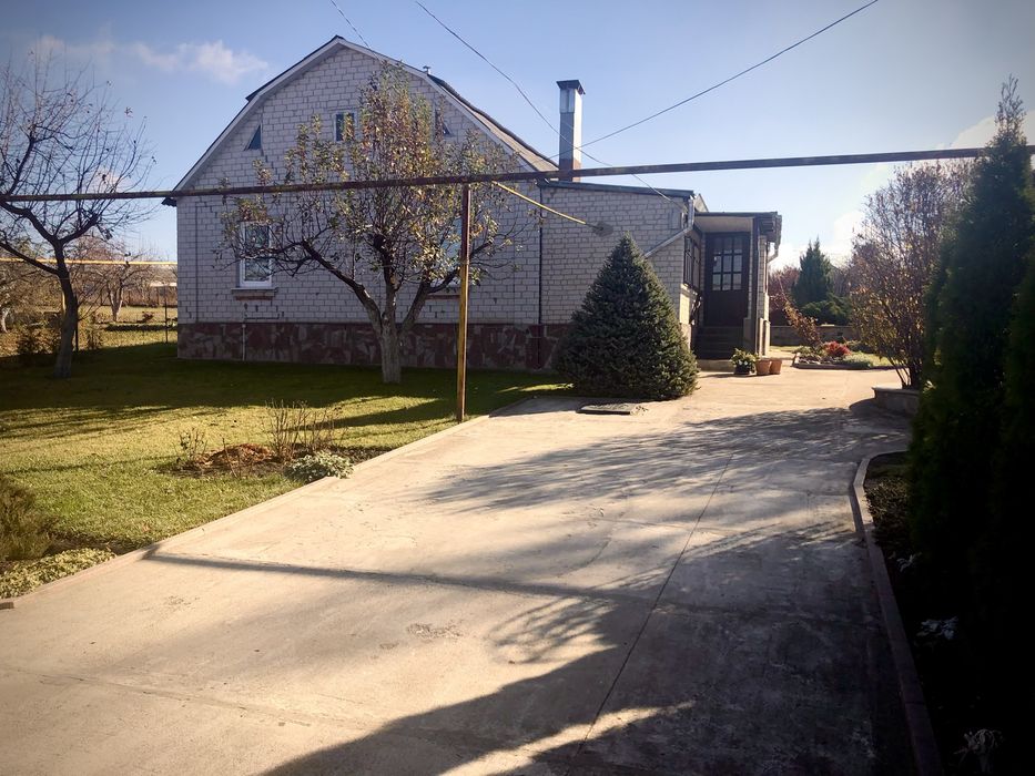 Дом с потенциалом с просторным и ухоженным участком