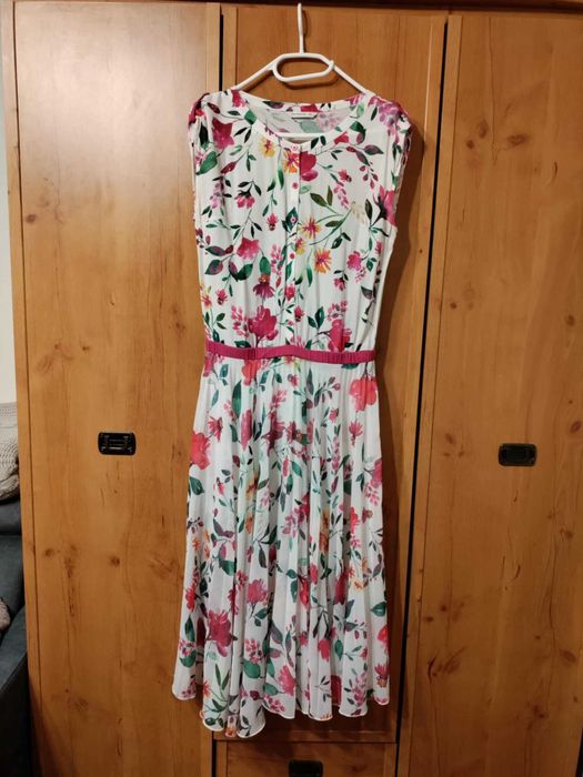 Sukienka w kwiaty Tatuum rozmiar 34, dół plisowany