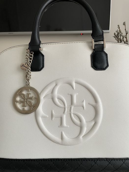 Продаю сумку Guess