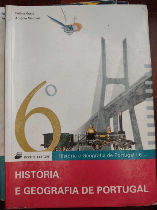 Livros escolares de diferentes anos de ensino e disciplinas