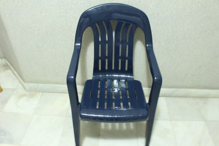 4 Cadeiras de Braços Marca Curver para Exterior Azuis Resistentes