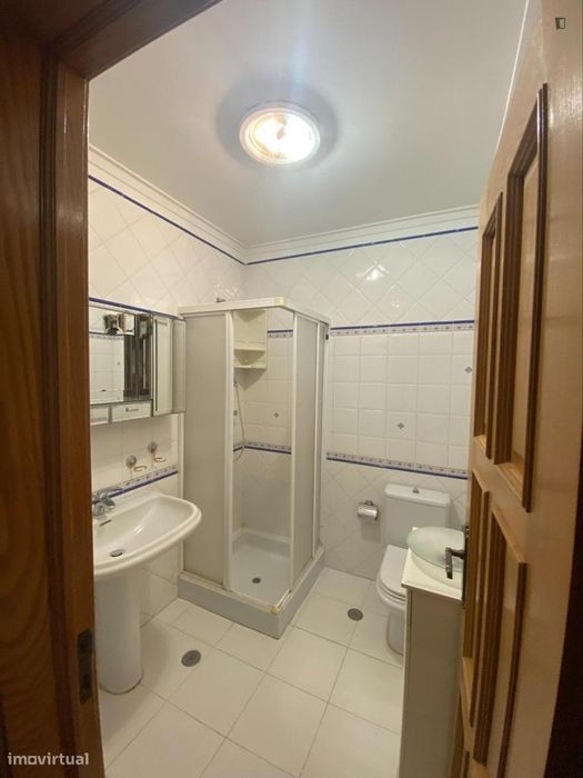 Quarto - localizado em Benfica Lisbon