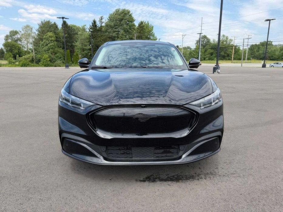 Ford Mustang Mach-E Premium      2024