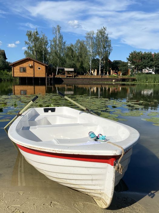 Дом с бассейном и банней на озере Мартышев. Киев. Осокорки.