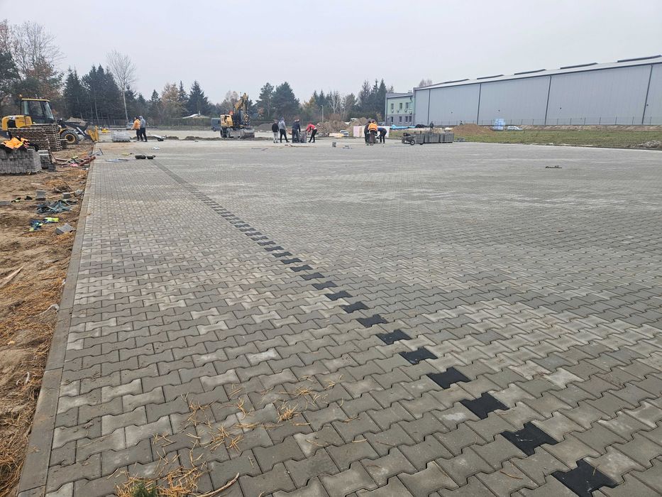 Układanie kostki brukowej przemysłowej  behaton 8 cm duże powierzchnie