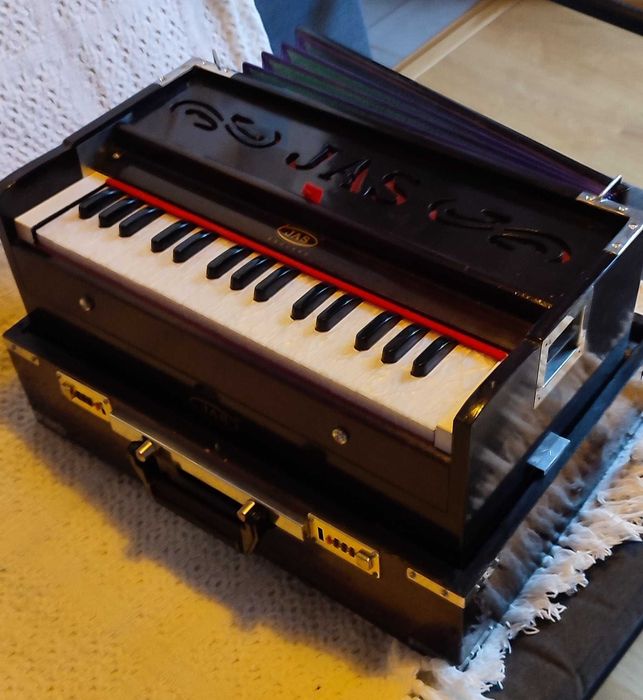 Harmonium Indiano Portatil Yoga, Kirtan, Meditação . Odiáxere • OLX Portugal