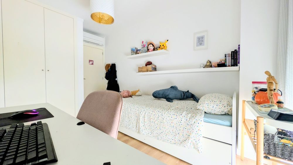 Excelente Apartamento Mobilado com Garagem e Arrecadação – A 800m da Praia e a 20 min de Lisboa!