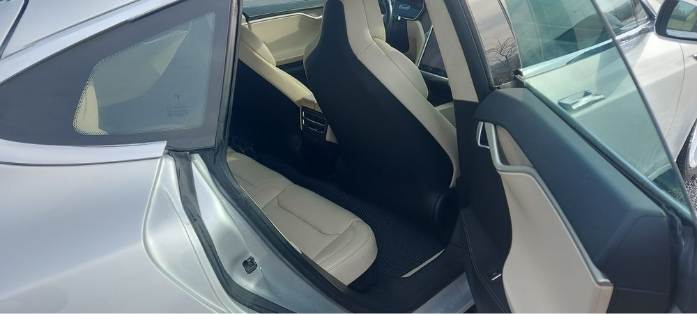 Тесла S 2017 г.