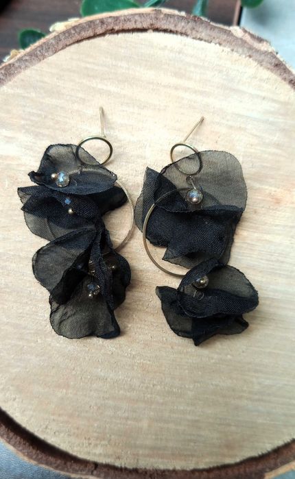 Kolczyki ŚLUBNE czarne z kwiatem z cyrkoniami wiszące długie prezent