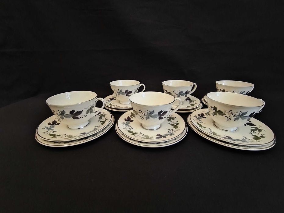 Zestaw kawowy angielski Royal Doulton ,,Burgundy"