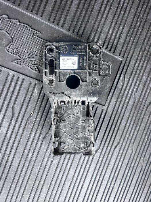 Крепление центрального радара Ford Mustang mach e