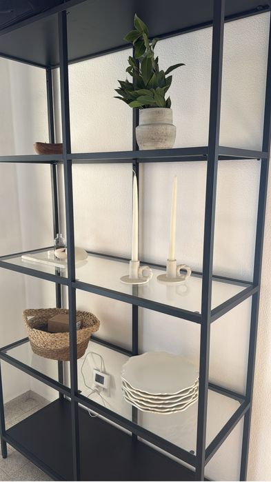 Estante estrutura metal e vidro