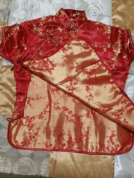 Camisa de Seda Vermelha com Dourado