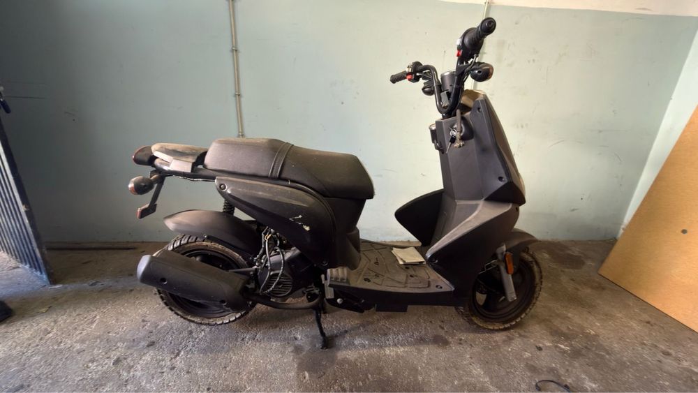 Motos e Scooters para Peças ou Inteiras – Ideais para Customização e Reparos 2