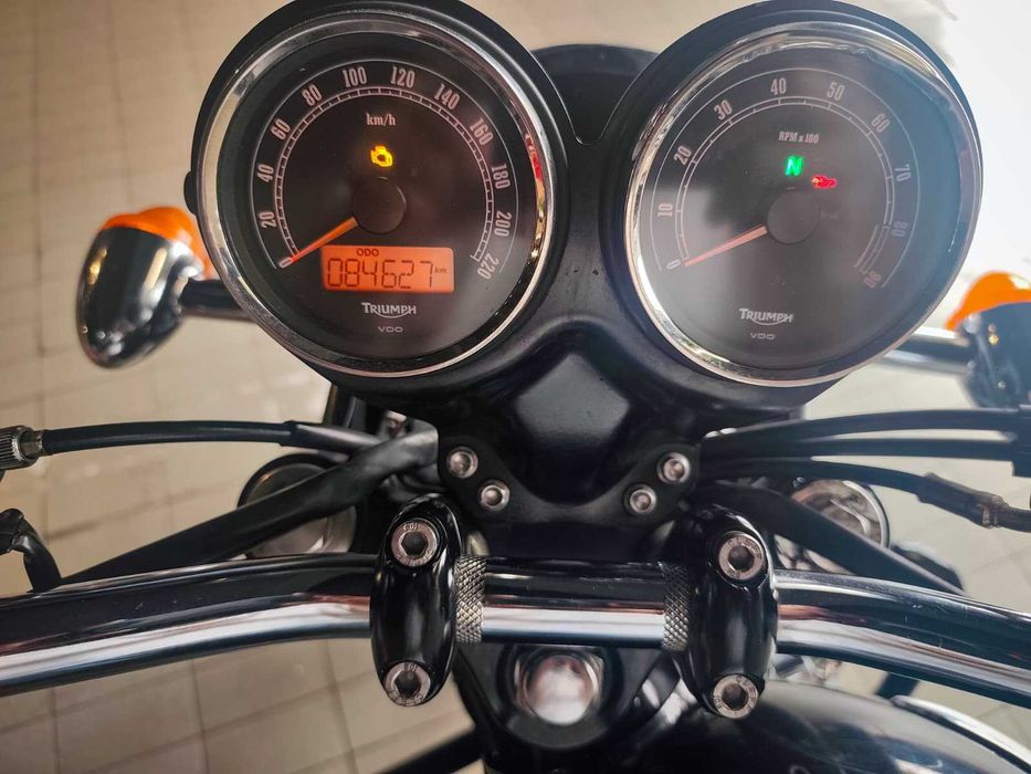 Triumph Boneville T100 2011