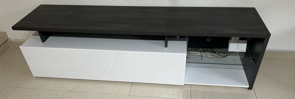 Movel TV preto e branco