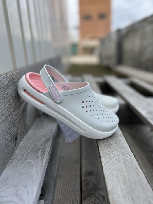 Крокси Жіночі Crocs In Motion  розміри в наявності 36-39