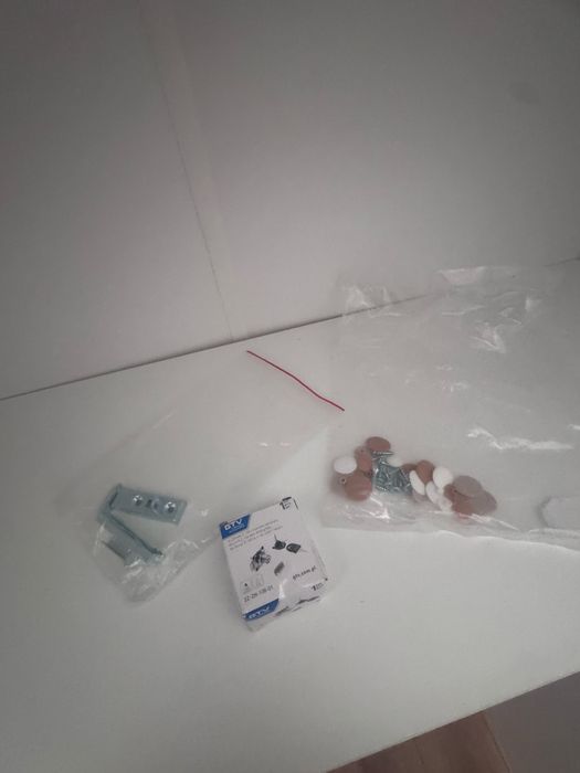 Szafa nowa z polkami