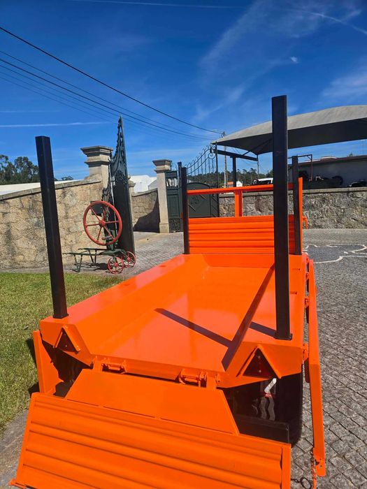 Reboque agricola / florestal de gamela novo basculante de 3500 kg com fueiros