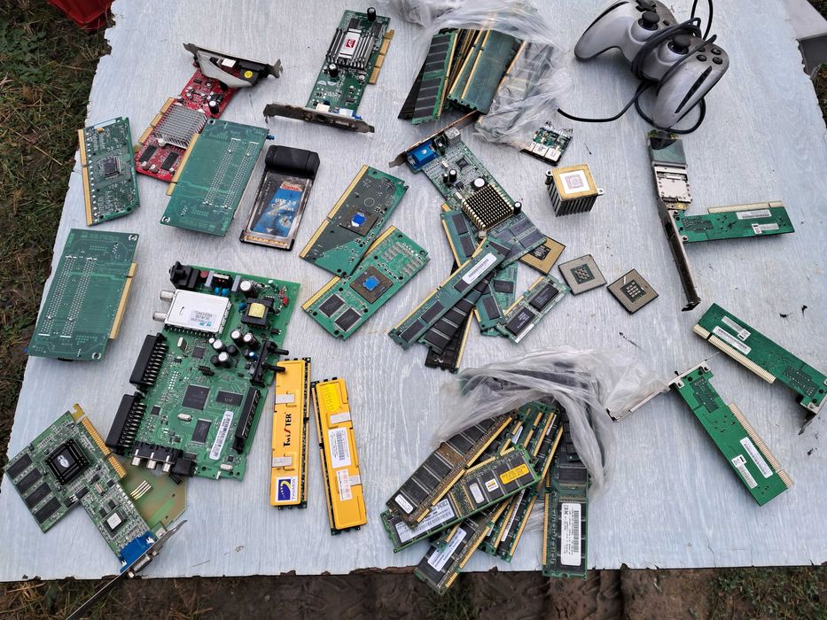 Szklane strzykawki z DDR