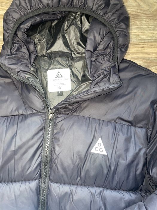 чорна куртка nike(acg)