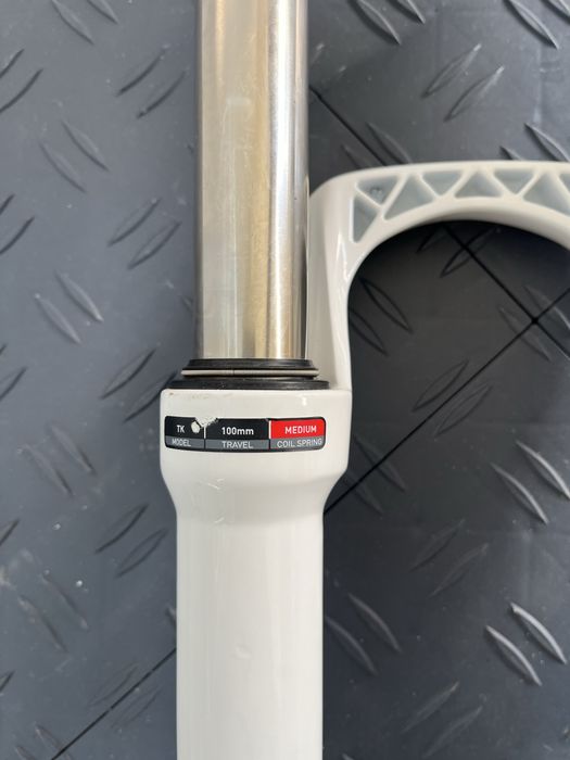Suspensão rockshox xc30 26/27.5 novo