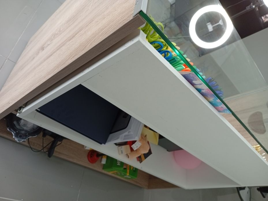 Balcão expositor como novo pouco tempo de uso